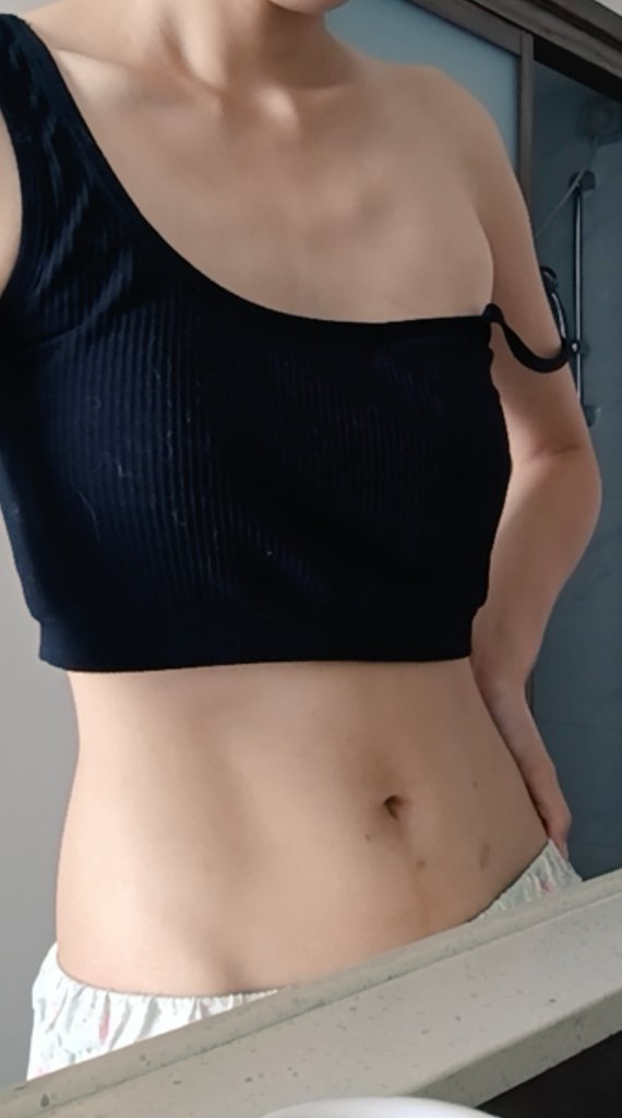 ikut absen feminis di X.

hmm no offense tp mungkin karena kamu kaya babi, gendut males olahraga dan hating yourself juga makanya orang yang kamu temuin menyerupai kamu :/
coba belajar menyukai diri sendiri deh biar kamu gak projecting tiap ngeliat orang lain :3