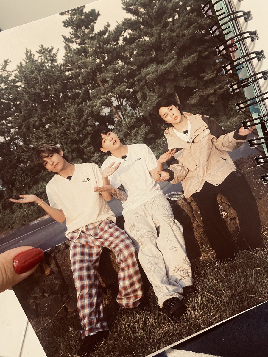 GizeliaAndradee's tweet photo. Como não amar ? 

#BTS_ARİRANG #bts #Jimin #Tae #JungKook_솔로를_응원해 https://t.co/23xr0xKG4W