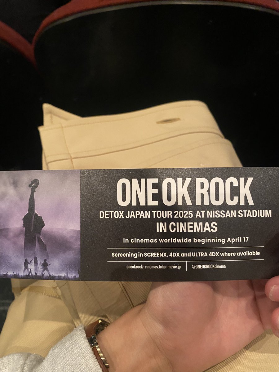 OORerMR11's tweet photo. ONE OK ROCKに出会えて良かった
ONE OK ROCKが居てくれて良かった
ONE OK ROCKがバンドを組んで続けてくれて本当に良かった
そう思わせてくれる最高の映画でした
あの日は間違いなく伝説の最高のライブでした
ありがとうONE OK  ROCK
これからもこの先も背中追わせてもらいます！

#ONEOKROCK https://t.co/Qg35jbIqsE