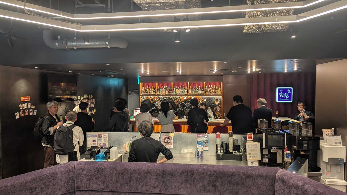 3939_99's tweet photo. 先日、有楽町SAAIで「バイブコーディング超入門」開催しました！

Peatix経由の参加も多く、AI活用への関心と熱量の高さを実感🔥内容はかなり実践的で、「すぐ使える」学びが詰まった濃い時間に。

Bar変態スペースでの交流会では参加者同士で学びをシェアする姿が印象的でした👏
#AI #セミナー https://t.co/ykQYZpKUYi
