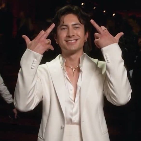 𑣲lily tweet media