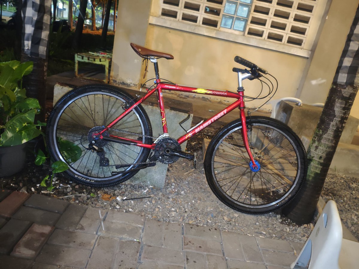 oepanks's tweet photo. Izin #fnfjb

Dijual 26 size 19 Fujiwara mainstreet
Buka harga 2.500.000.
Handlebar jungle Runner 
Seatset rockbroos dan Genio
Spesifikasi grupset gado gado Alivio x deore 
Wheelset bawaan hub speeds.

Cek dilokasi Bekasi utara jika ingin detail. Thank u https://t.co/SGCo1DFup3