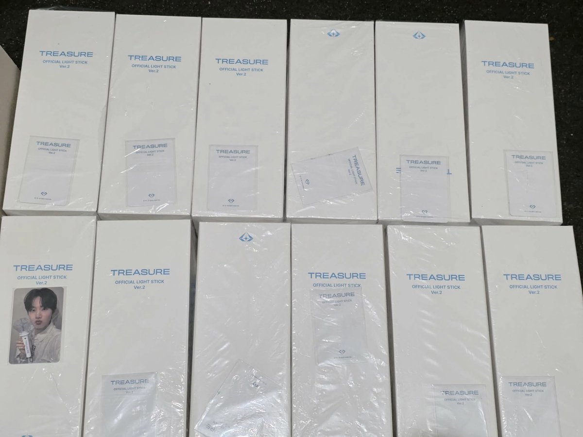 metimola's tweet photo. WTS | LFB 

Treasure V2 lightstick SEALED WITH YG POB ✨️

Price: 2,800

ONHAND | MEET UP MOA

No dp, no payment first. Payment upon meet up!!

Marami kaming stocks. Let me know if u want to buy. 

PS. THIS IS OFFICIAL. Pabudol na kayo para may magamit sa sat 😆 https://t.co/CrJbYKpaOM