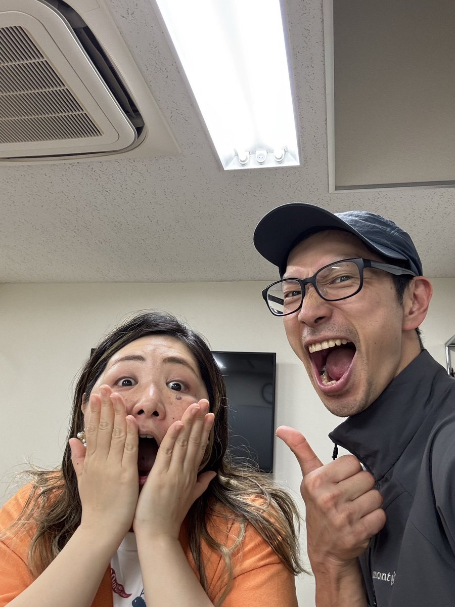 orieh_taro's tweet photo. 先日1回目のリハ
集合して歌い出したのは40分後
打ち合わせ
ではなく
ケイさんが喋り続けたわけで

それがたろケイです🤣🤣

『たろうとkeiとギターと〜復活祭〜』
●4/18(土)人形町サロンゴカフェ
13:30開演

会場予約📩
tarokeigt@gmail.com

ツイキャスプレミア販売ページ
https://t.co/GGOXjn3WgN https://t.co/MNwUaHyE8P