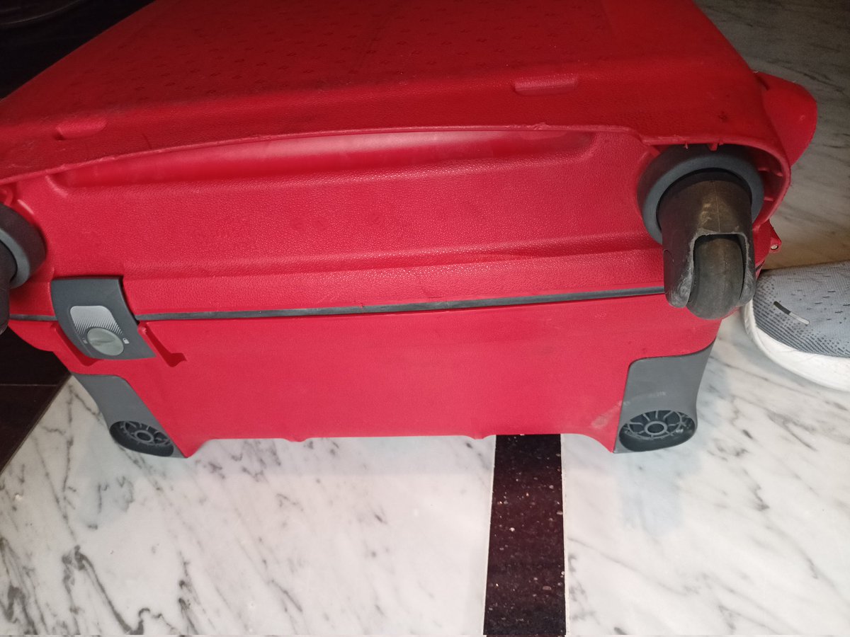 skayyangar's tweet photo. @IndiGo6E Indigo baggage handlers broke wheels of my Samsonite suitcase in an international flight. As senior citizens we had to carry this on arrival at foreign destination. No response from them despite following up on emails. Not even a simple apology. Pathetic customer support https://t.co/cbBjaUlyQ2