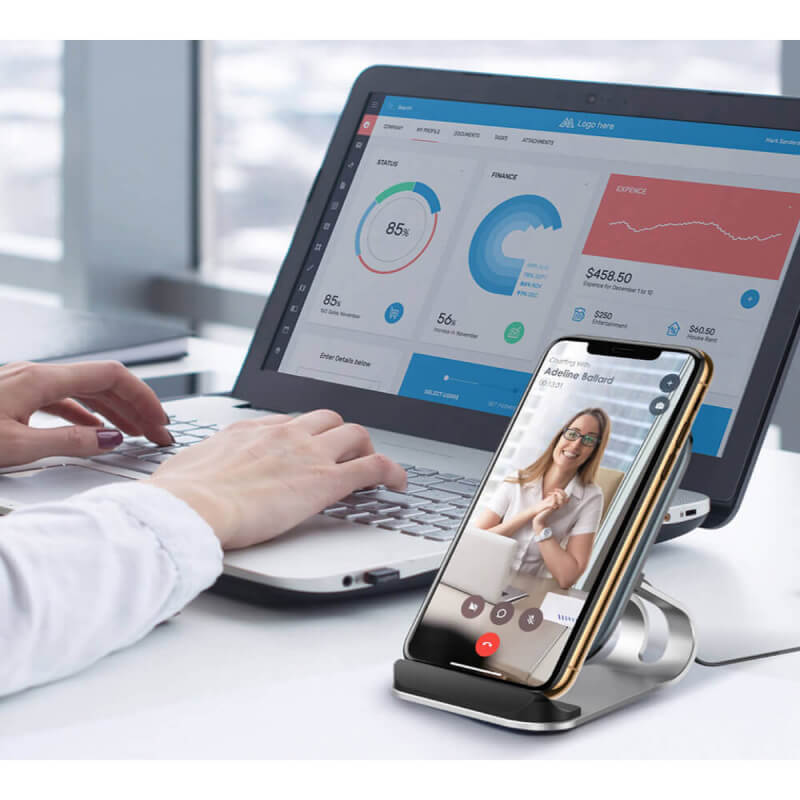 EOrangame's tweet photo. Completely transform your charging experience! Our stylish 15W wireless fast charging stand allows for fast charging of iPhones and Android phones, even through phone cases. Say goodbye to a cluttered desktop. Supports Qi/PD fast charging, making it the perfect desktop companion. https://t.co/1VOZ0eQECg