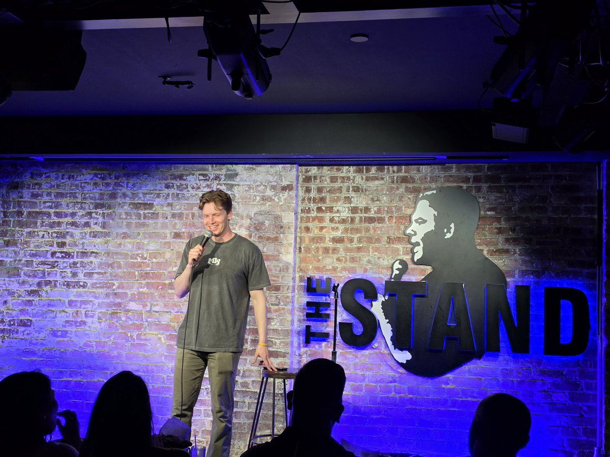 Stand-up scena u Njujorku je i te kako živa. Bilo dobro zezanje, šest komičara je držalo program skoro dva sata.