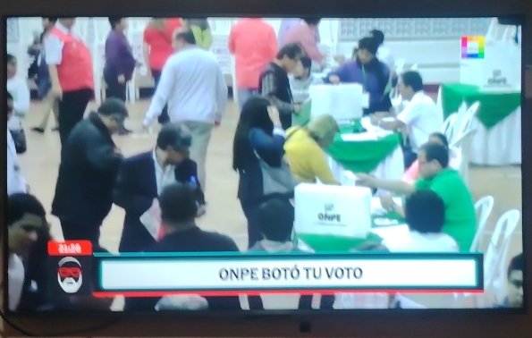 DiegoManarelli2's tweet image. EL COLMO EL PROGRAMA DE BETO  ORTIZ  #BetoASaber  DENUNCIAN QUE 1200 VOTOS DE  UN COLEGIO EN SURCO  FUERON ARROJADOS A  LA BASURA ..NO FUERON INGRESADOS AL CONTEO SINÓ ARROJADOS EN UNA CAJA DE LA @ONPE_oficial A LA BASURA..
#Fraude
#PieroCorvettoAPrision 
@FiscaliaPeru