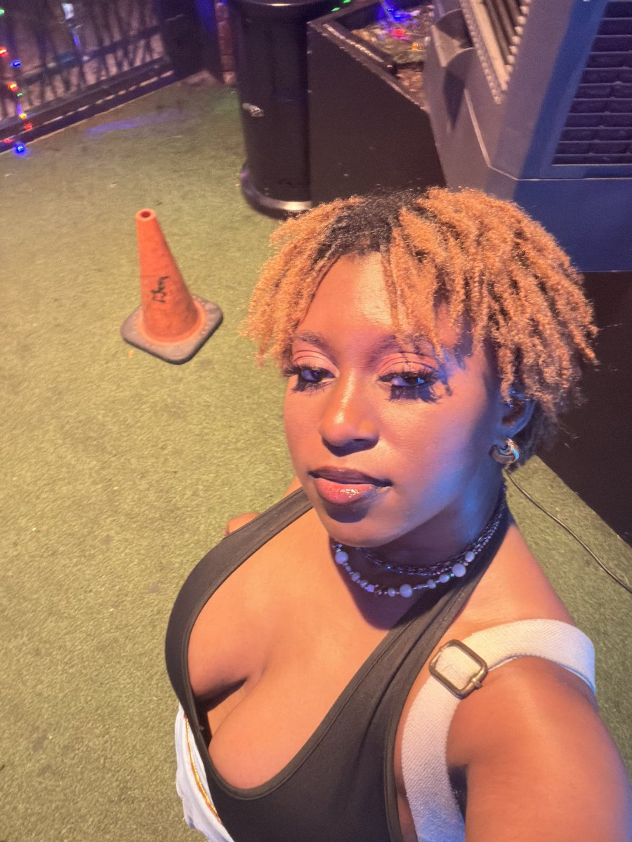 Pretty Nymphie tweet media