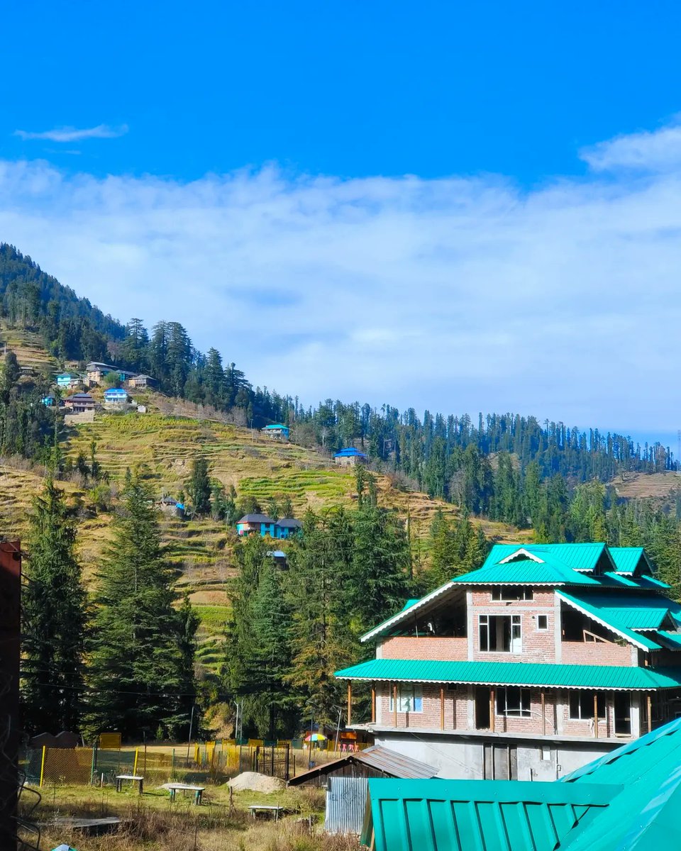 alokntyl's tweet image. Unexplored Himachal... 🌿

Do you want to visit? 👀

Pahadon ki dhoop alag hi level pe hoti hai ☀️

Na AC chahiye, na filter.....

Bas ye view aur thodi si chai, life set ❤️
Tag someone you’d come here with 👇

#HimachalPradesh #HiddenHimachal #MountainLife