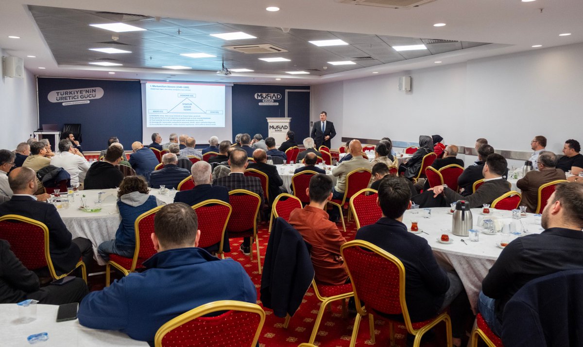 MUSIADBursa's tweet photo. MÜSİAD Bursa Şubesi olarak “Müstakil Düşünceler Konferansı” serimizde kıymetli bir programa daha imza attık.

Şube Başkanımız Sayın Alparslan Şenocak'ın ev sahipliğinde; Emekli Büyükelçi ve İstanbul Topkapı Üniversitesi İletişim Fakültesi Dekanı Sayın Prof. Dr. Kerem Alkin’i şubemizde ağırladık.

"Yeni Küresel Ekonomi-Politik Mimari ve Türkiye'nin Yükselen Konumu" konulu konferansımızda, değişen dünya ekonomisi, küresel güç dengeleri ve ülkemizin bu yeni düzendeki stratejik rolü üzerine kıymetli değerlendirmelerde bulunduk. 

Değerli paylaşımları dolayısıyla Prof. Dr. Kerem Alkin’e, programımıza katılım sağlayan tüm misafirlerimize teşekkür ediyoruz. 🤝