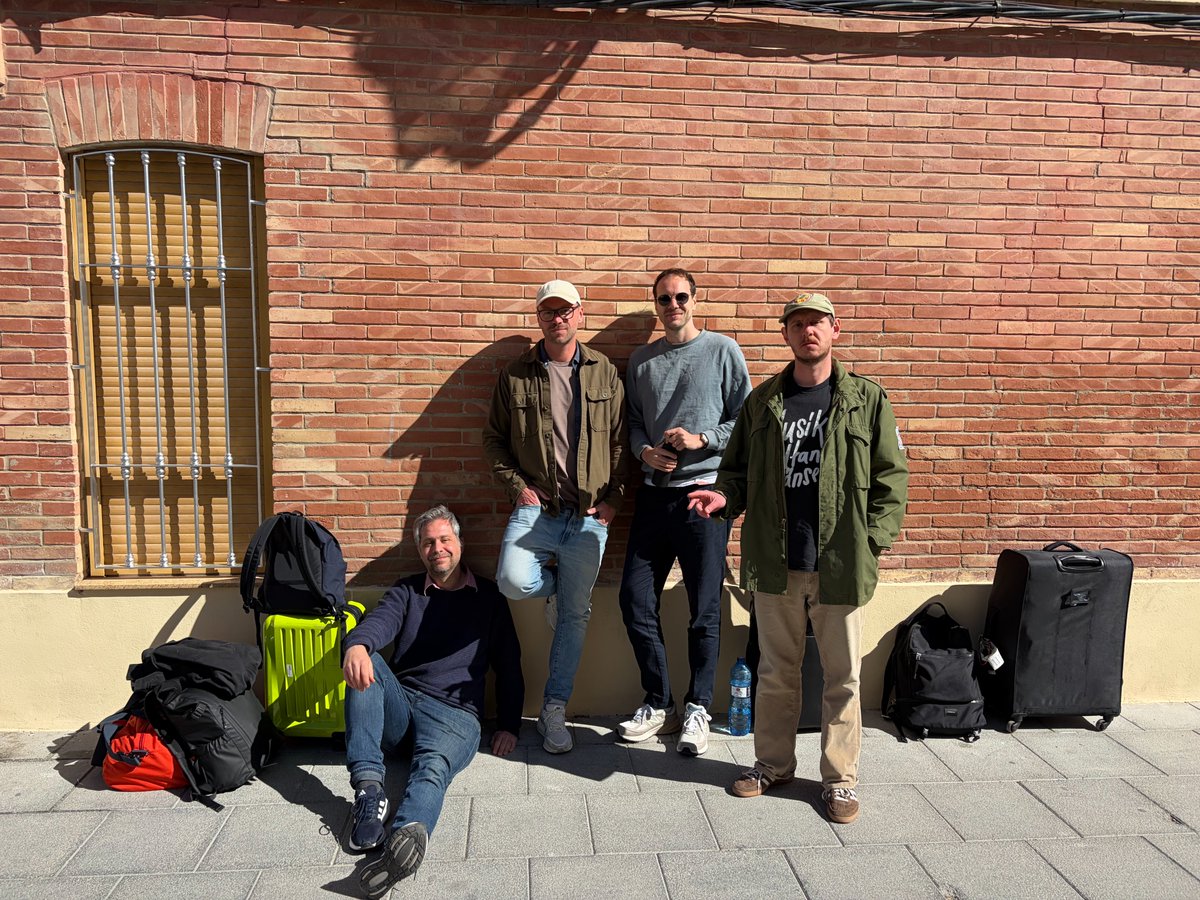 Hjälp Offside till VM!

Gänget som åkte till Valencia och Stockholm för att podda varje dag vill åka till Mexiko och USA i sommar. Det råder det inga tvivel om. Vi vill bevaka det här mästerskapet och landslaget på vårt sätt – med samma energi, nyfikenhet och berättarglädje som