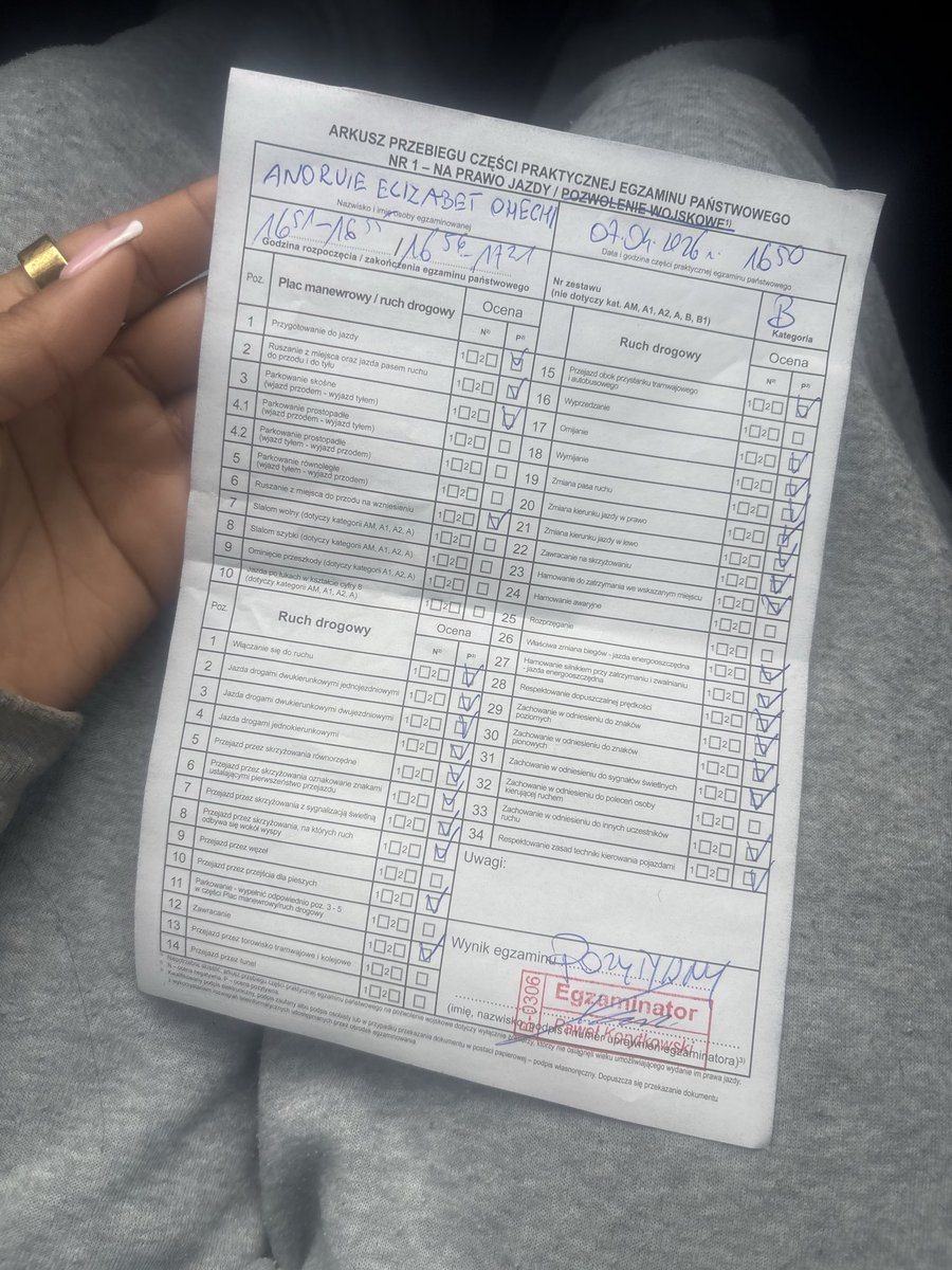 llleasy_ tweet media