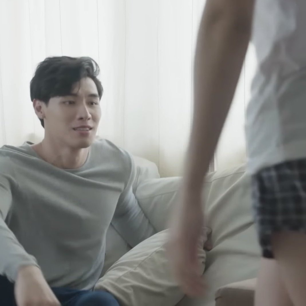 Ayu loves Tua's legs🦌 tweet media