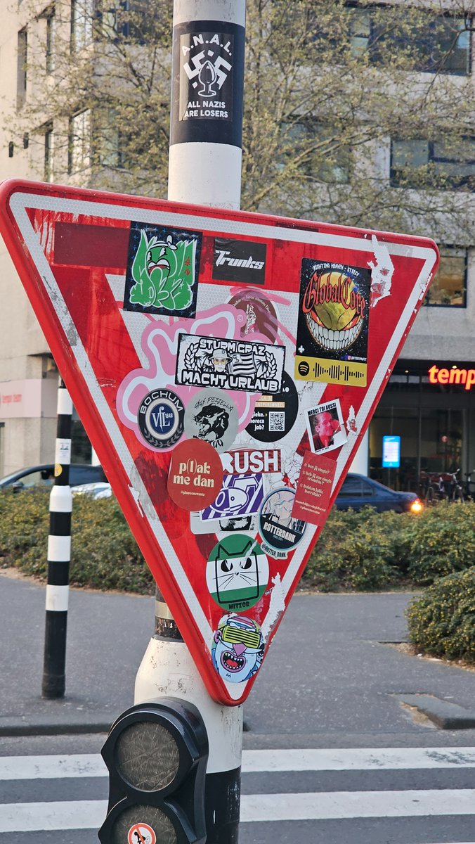 eksteroogje's tweet image. Rotterdam stickerstad.