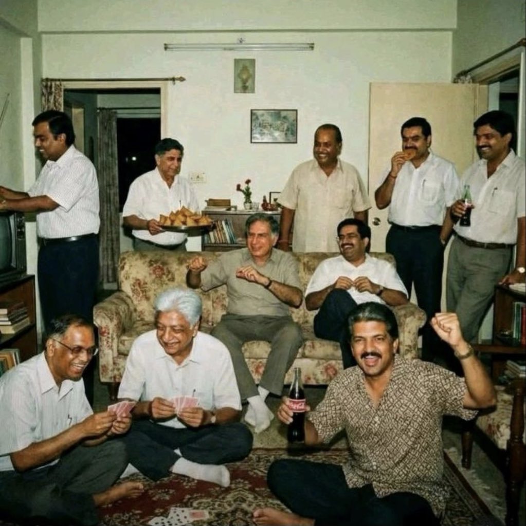 TheSquads4Seva's tweet photo. @anandmahindra Sir, is this a real pic ?
All legends in a single frame.!!! https://t.co/UtVecvw5ID