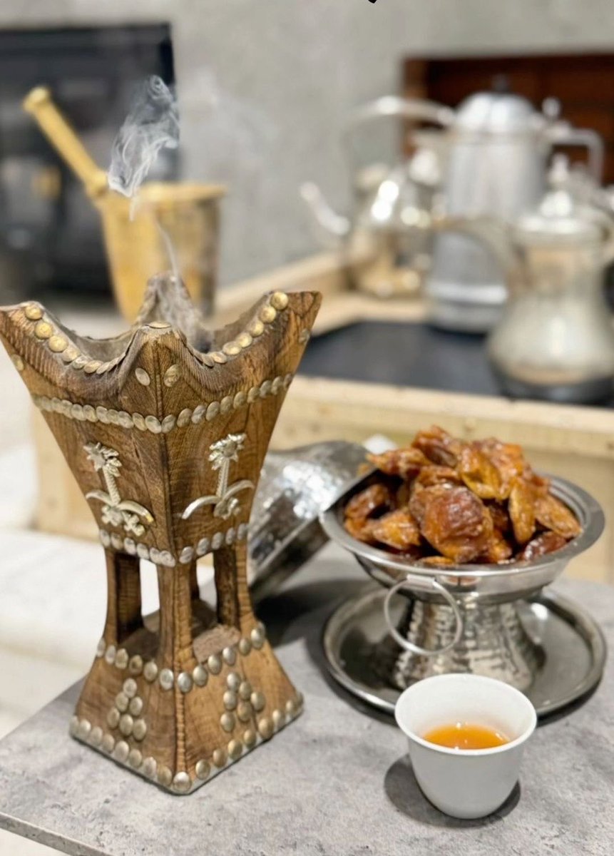 #جمعة_مباركة 

إنّ اللهَ وملائكتَهُ يُصَـلُّونَ على النبي يا أيها الذين آمنوا صَلُّوا عليه وسلِّمُوا تسليما﴾ 

اللهم صل وسلم على نبينا محمد ﷺ