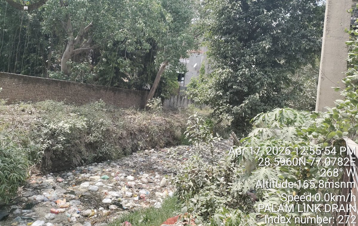 Deepak14427196's tweet image. @CPCB_OFFICIAL @IFC_Dpt @p_sahibsingh 
पालम विधानसभा के जो के जे ई ओर ए ई गलत चीज का प्रसार प्रचार कर रहे हैं पालम लिंग ट्रेन पर काम नहीं हुआ है और पिछले सालों का मालवा भी नहीं उठाया गया है टेंडर होने के बावजूद काम नहीं हुआ है वायु प्रदूषण बीमारियों का खतरा बरकरार है 
#Wake up