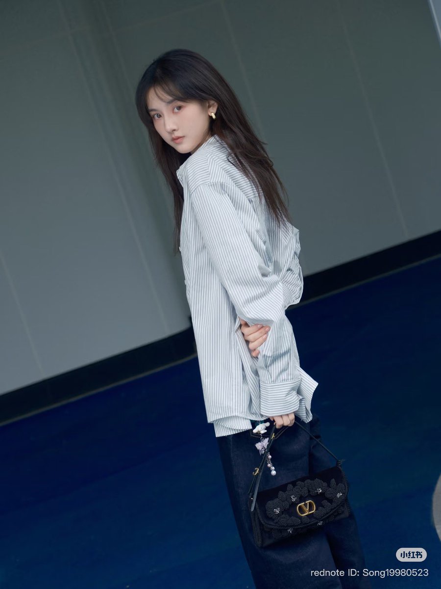 zuer_globalfans's tweet photo. [26.04.17] SONG ZUER XHS UPDATE

𓍯⁺◦📘👜ᯓ🫑🖐🏻* !

#SongZuer #宋祖儿
#LareinaSong https://t.co/3QzvPva8yA