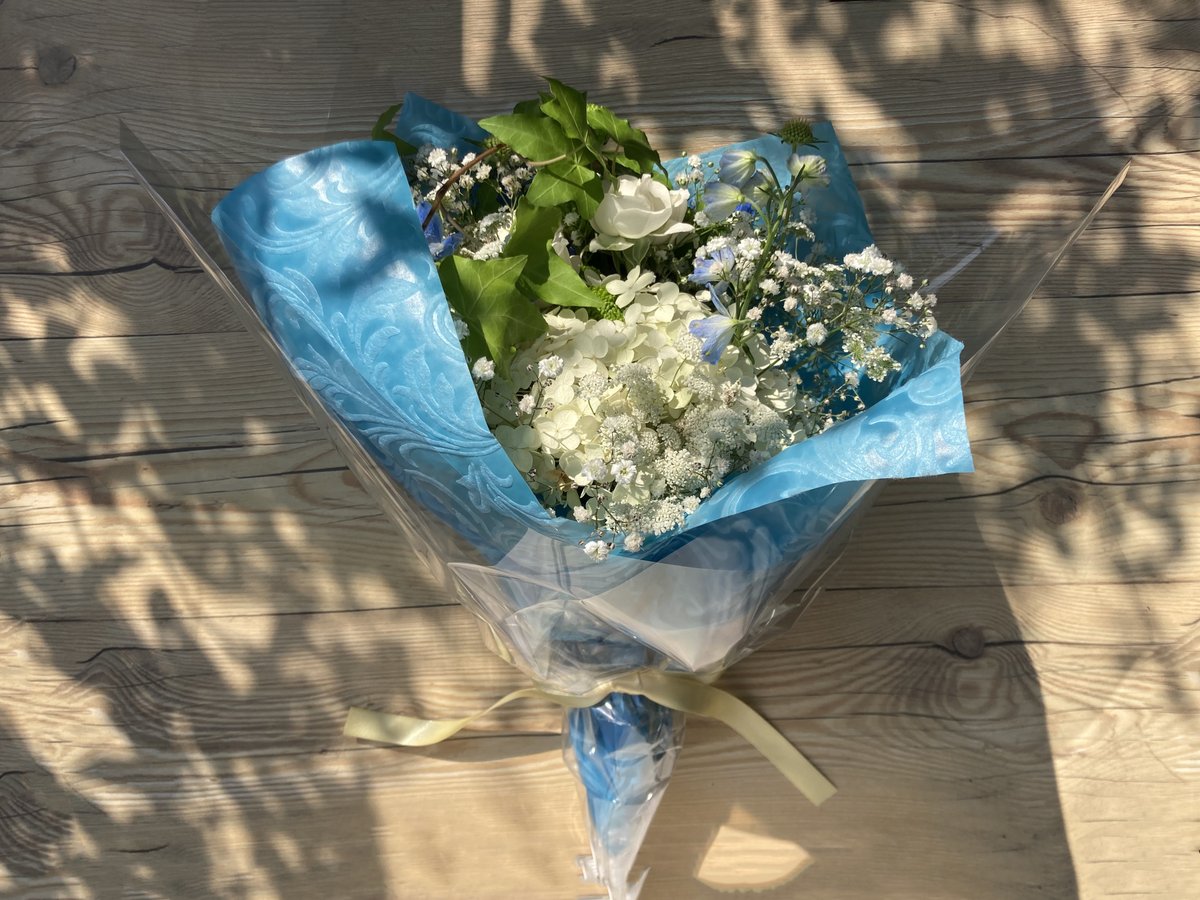 ＼4/25（土）は #bisen のオーキャン／

【グラフィック】オリジナルパターンでメモパッドをデザイン！
💡プロも使っているMacを使います💻

【フラワー】春のお花で基本のブーケを作ろう🌼
💡プロのテクニックを伝授💐

⬇️予約締切：4/24（金）16時
bisen-g.ac.jp/journal/2026/0…