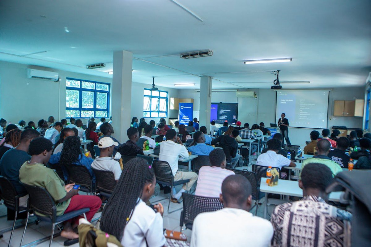 ChainlinkEAHub's tweet image. Cavendish University showed up Big 🇺🇬

Bringing Web3 conversations to Cavendish University Uganda and seeing the level of engagement was amazing.

#Chainlink Africa Community is growing.💙
