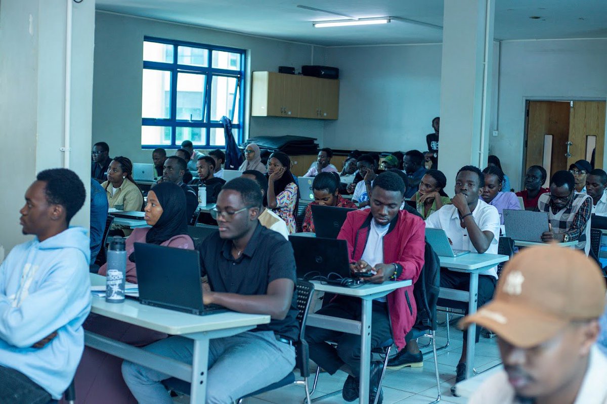 ChainlinkEAHub's tweet image. Cavendish University showed up Big 🇺🇬

Bringing Web3 conversations to Cavendish University Uganda and seeing the level of engagement was amazing.

#Chainlink Africa Community is growing.💙