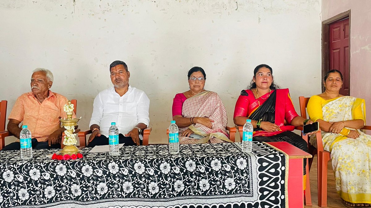 CementManju's tweet image. ಈ ಸಂದರ್ಭದಲ್ಲಿ ಶಿಶು ಅಭಿವೃದ್ಧಿ ಯೋಜನಾಧಿಕಾರಿಗಳು (ಸಿ‌.ಡಿ.ಪಿ.ಓ) ಅಂಗನವಾಡಿ ಕಾರ್ಯಕರ್ತೆಯರು, ಆಲೂರು ಮಂಡಲ ಬಿಜೆಪಿ ಅಧ್ಯಕ್ಷರಾದ ಶ್ರೀಮತಿ ಉಮಾ ರವಿಪ್ರಕಾಶ್ ರವರು, ಸ್ಥಳೀಯ ಮುಖಂಡರು, ಕಾರ್ಯಕರ್ತರು ಹಾಗೂ ಗ್ರಾಮಸ್ಥರು ಉಪಸ್ಥಿತರಿದ್ದರು.

#Television #WaterPurifier #Distribution #Anganavadi

2/2