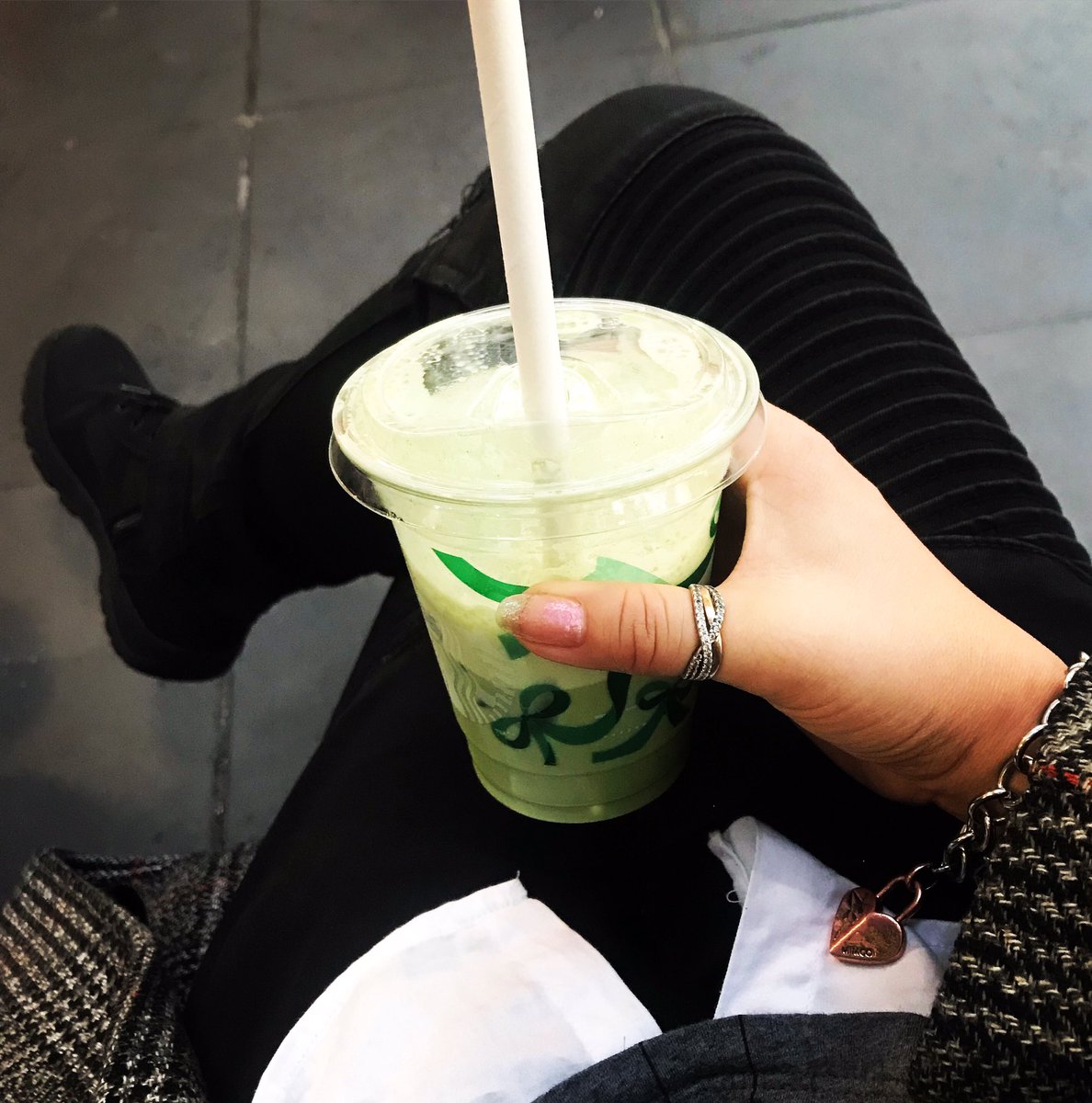 sngo1982's tweet image. having an iced #matcha #greentea latte back in #Melbourne city. 😎😝🍵🥤✨