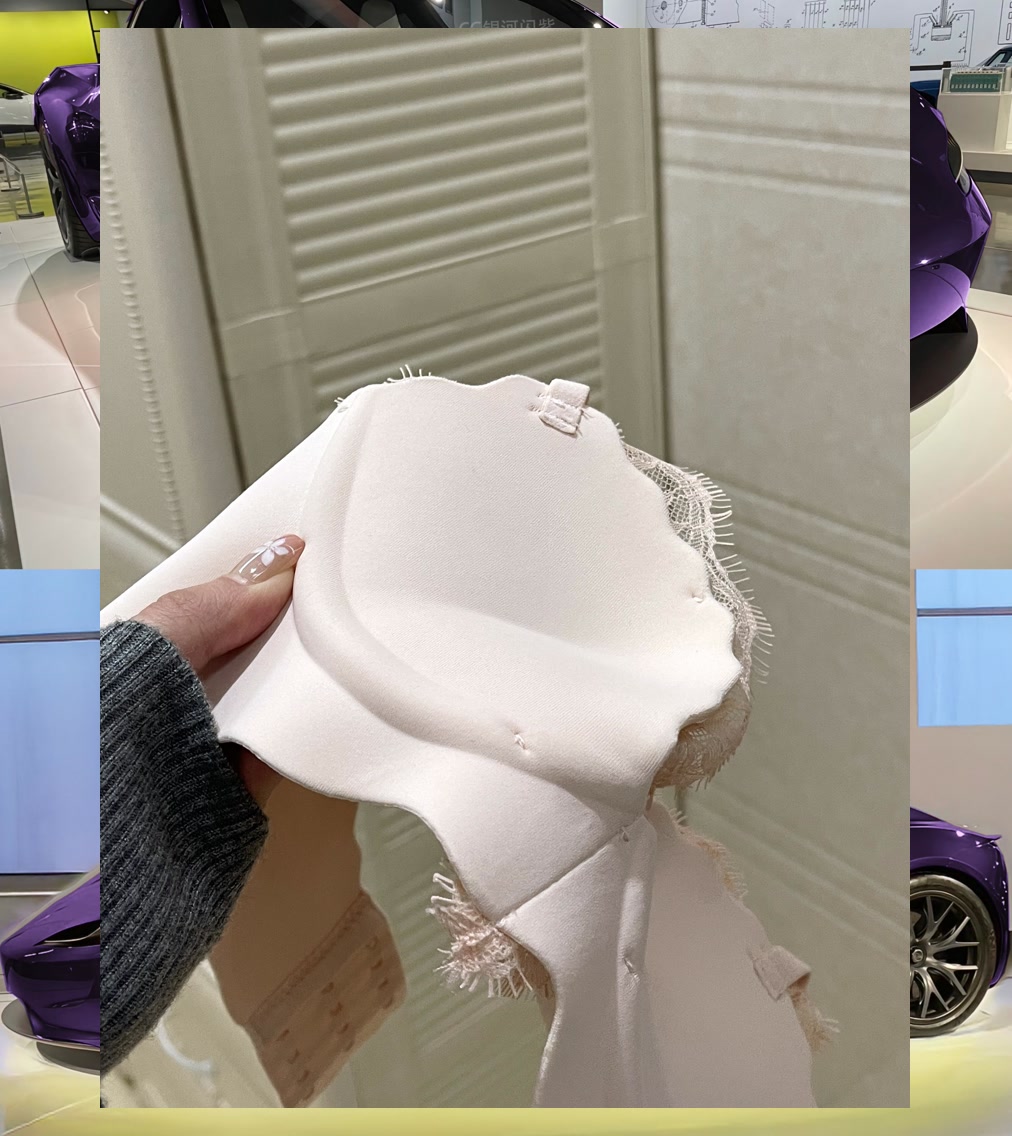 Amy Thompson tweet media