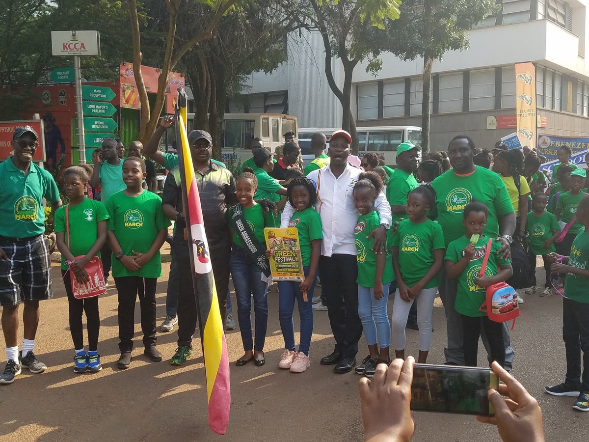 BrianNakibinge's tweet photo. @LilHandsGoGreen @JosephMasembe1 @ABarirega @pwatchug @AnitahAmong @FrosteeLensUg @Dr_JibCares I remember this like it was yesterday.
#ClimateChangeMarch https://t.co/0zJtCbWHFr