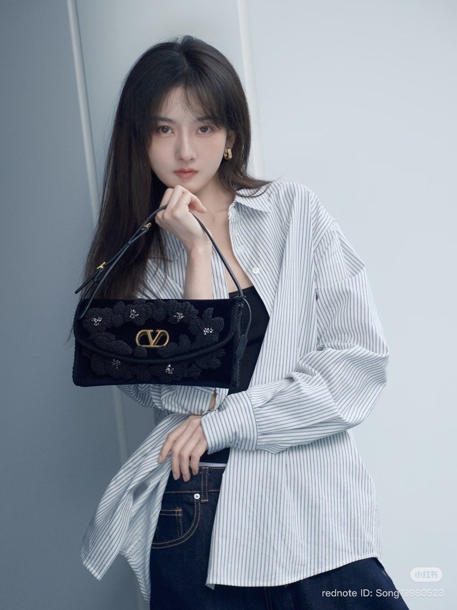 zuer_globalfans's tweet photo. [26.04.17] SONG ZUER XHS UPDATE

𓍯⁺◦📘👜ᯓ🫑🖐🏻* !

#SongZuer #宋祖儿
#LareinaSong https://t.co/P7FP7kR6od