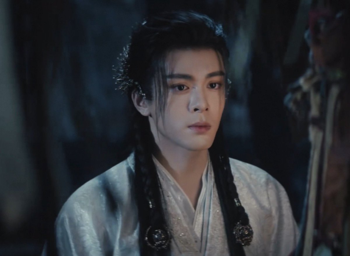 ดูจบแล้ว เราคงมีสิทธิ์พูดแล้วเนอะ #บันทึกเกล็ดจันทร์

ยอมรับเถอะว่าเรื่องนี้ อู่สือกวง ไม่ใช่ตัวละครหลัก และ “ไม่ใช่บิล1” แน่ๆ

บทของสือกวงที่ดูเหมือนจะว้าวมาก ตัวตนเป็นโอรสมังกรที่10เลยเว้ย แต่กลับถูกสร้างเพื่อมีไว้เชิดชูความสำคัญของบทอื่นมากกว่า