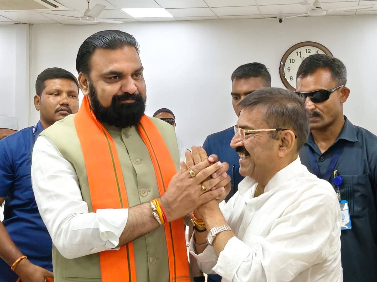 anantarorapt's tweet photo. आज बिहार के मुख्यमंत्री श्री सम्राट चौधरी जी से स्नेहिल मुलाकात कर उन्हें हार्दिक बधाई शुभकामनाएं दी
Samrat Choudhary https://t.co/3vVtRzNjzF