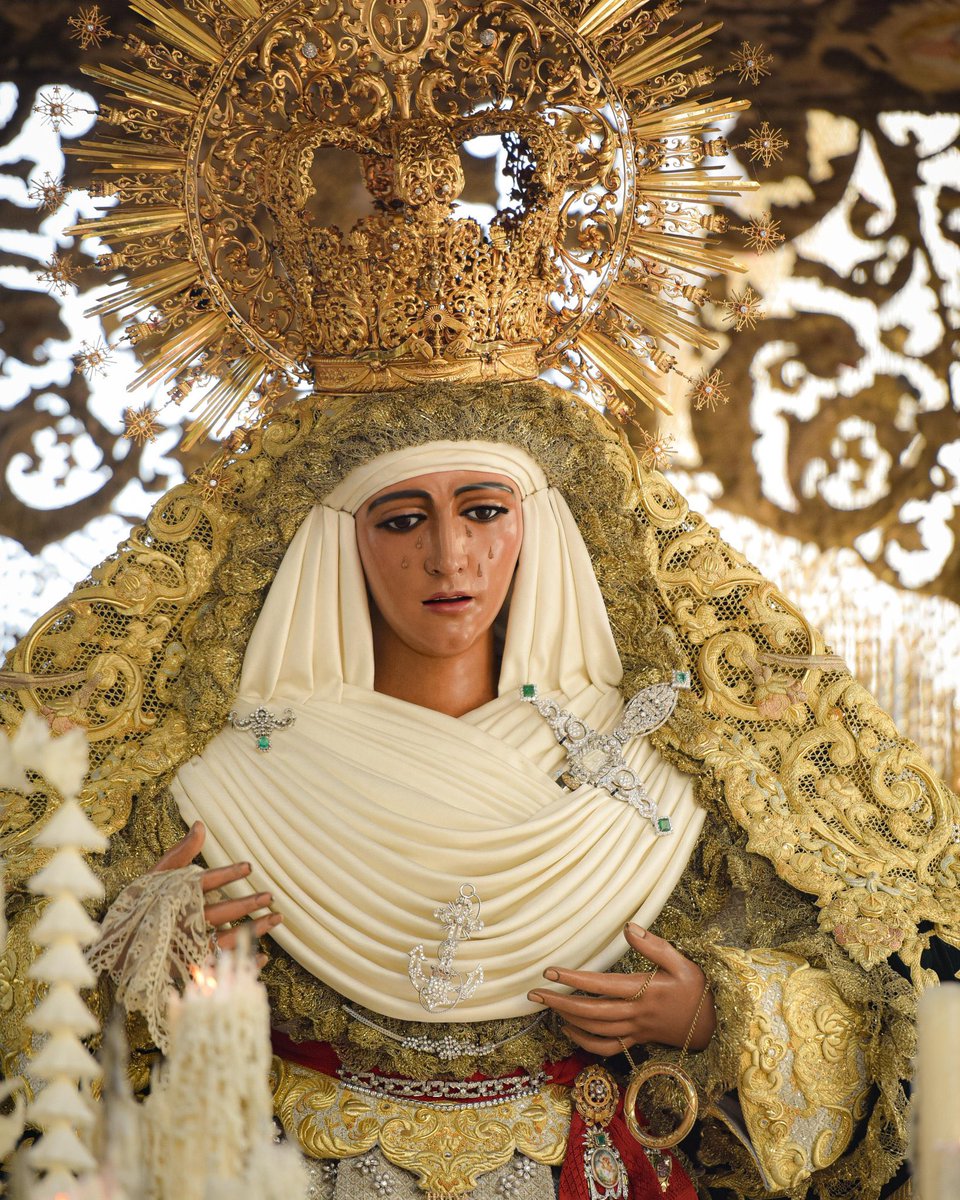 mabernalsanchez's tweet photo. Para recibir al día,
La rosa, niña, se puso
Un traje de pedrería. https://t.co/OFJ5Q1YylS
