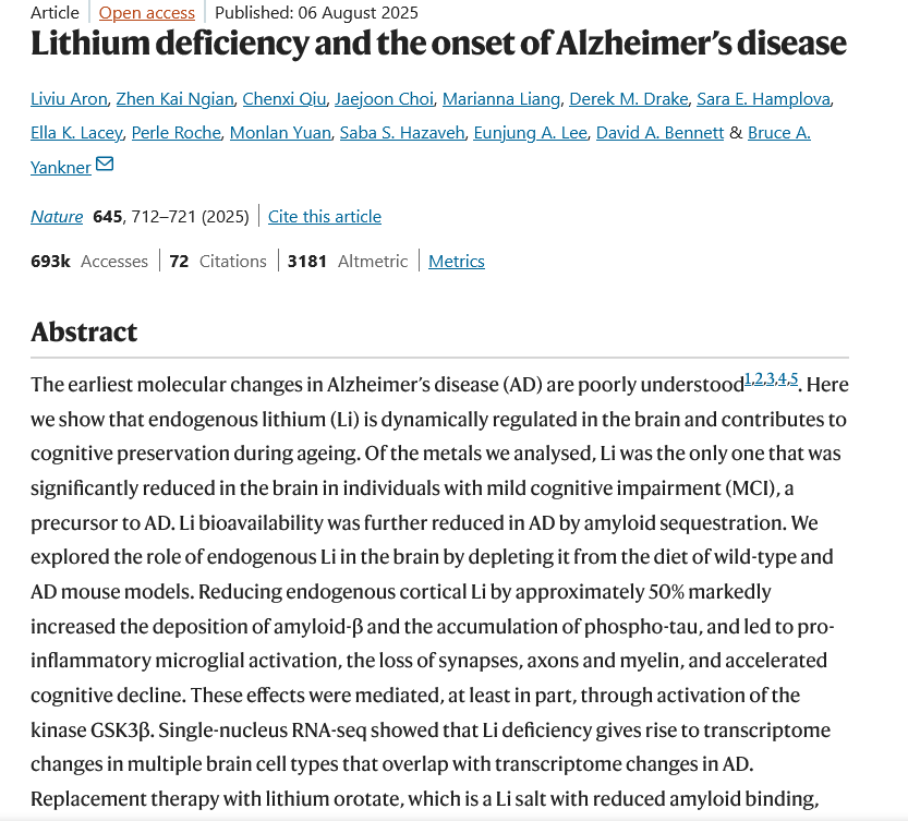 YasinAslanTrk1's tweet photo. Harvard Üniversitesi uzmanlarının çığır açan bir çalışması, Alzheimer hastalığının en erken belirtilerinin lityum mineralindeki bir eksiklik olduğunu ortaya koydu.
Çalışma, lityumun insan beyninde doğal olarak eser (küçük) miktarda bulunduğunu ve beyni yaşlanmaya karşı koruyan temel bir biyolojik unsur olduğunu ilk kez ispatladı.
Bu bulgular, beyinde doğal olarak bulunan lityumun önemli bir rolü olabileceğini ve bu dengenin bozulmasının Alzheimer'ın erken aşamalarında etkili olabileceğini gösteriyor. Amiloid ile etkileşime girmeyen Lityum Orotat gibi lityum formlarıyla yapılan destek, Alzheimer'ın önlenmesi ve tedavisinde potansiyel bir yaklaşım olabilir.

Bilgi Notu:
Lityum Minareli, Sebzeler, Meyveler, Tahıllar, Kuru Yemişler ve İçeceklerde bulunur
Ancak bu, saydığımız gıdaların Alzheimer hastalığını tedavi edeceği anlamına gelmez ama onları düzenli tüketmenin Alzheimer hastalığı riskini azaltmaya yardımcı olabileceği anlamına gelir.

Patates: En önemli lityum kaynaklarından biridir; özellikle kabuk kısmında yoğunlaşır.
Domates ve Patlıcan: Çeşitli çalışmalar bu sebzelerin lityum tutma kapasitesinin yüksek olduğunu göstermektedir.
Çavdar Ekmeği ve Tam Tahıllar:Tahıllar arasında çavdar, en yüksek lityum karbonat içeriğine sahip besinlerin başında gelir.
Lahana ve Ispanak: Bu yapraklı yeşillikler topraktan lityumu hazır bir şekilde absorbe ederler.
Meyveler
Meyvelerdeki lityum seviyeleri sebzelere göre genellikle daha düşüktür ancak bazı türler öne çıkar:
Turunçgiller: Limon, misket limonu ve greyfurt gibi meyvelerde tespit edilebilir düzeyde lityum bulunur.
Elma ve Muz: Düşük ama düzenli tüketimde katkı sağlayan kaynaklardır.
İçecekler ve Baharatlar
İlginç bir şekilde, bazı içecekler katı besinlerden daha etkili birer kaynak olabilir:
Doğal Maden Suları: Kayaçlardan süzülen yer altı suları en zengin doğal lityum kaynaklarındandır.
Çay (Siyah, Yeşil ve Kırmızı): Çay yaprakları topraktaki lityumu yoğunlaştırır. Özellikle kırmızı çay (rooibos) en yüksek oranlara sahiptir.
Baharatlar: Kişniş, muskat ve kimyon tohumları lityum açısından zengin baharatlar arasındadır.
Kuruyemişler:
Ceviz: Bazı ölçümlere göre gram başına yaklaşık 3.12 µg lityum içerebilir ve bu da onu en yoğun kaynaklardan biri yapar.
Kaju (Cashew): Gram başına tahmini 1.09 µg lityum ile cevizi takip eder.
Antep Fıstığı ve Badem: Bölgeye göre değişmekle birlikte, kilogram başına 8-10 mggibi kayda değer oranlara ulaşabilirler.
Fındık ve Ay Çekirdeği: Çiğ tüketildiklerinde lityum oranlarını korurlar; ısıl işlem bu minerali bitkisel dokulardan tamamen yok etmez
