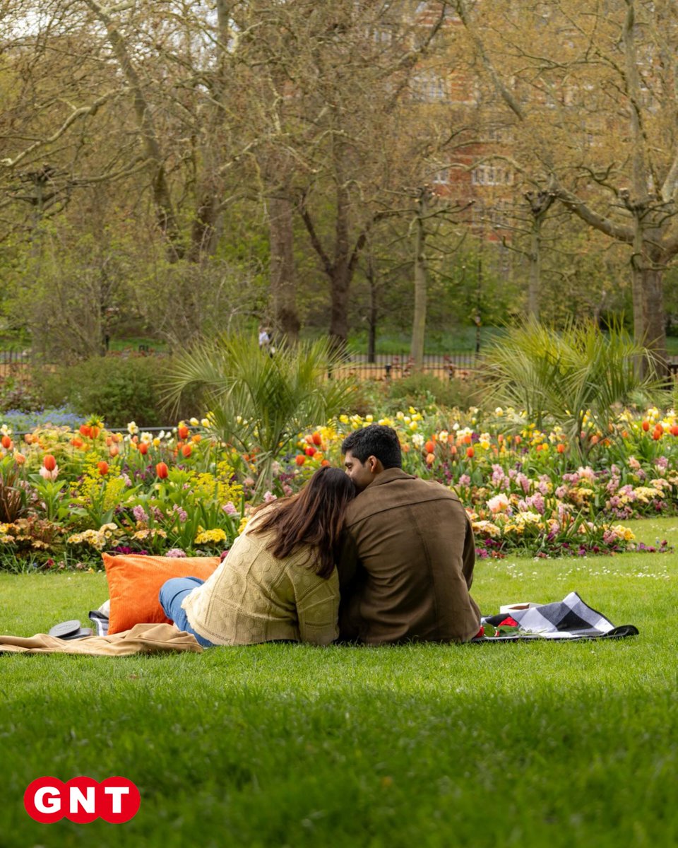 GoodNewsToday's tweet image. आलिया भट्ट की बहन शाहीन भट्ट ने सगाई कर ली है और अपनी जिंदगी के नए अध्याय की शुरुआत की है। इस खुशखबरी के सामने आते ही फैंस और परिवार की ओर से उन्हें ढेरों बधाइयां मिल रही हैं, और सोशल मीडिया पर जश्न का माहौल बना हुआ है। 💍

#ShaheenBhatt #Engagement #CelebrityNews #Love