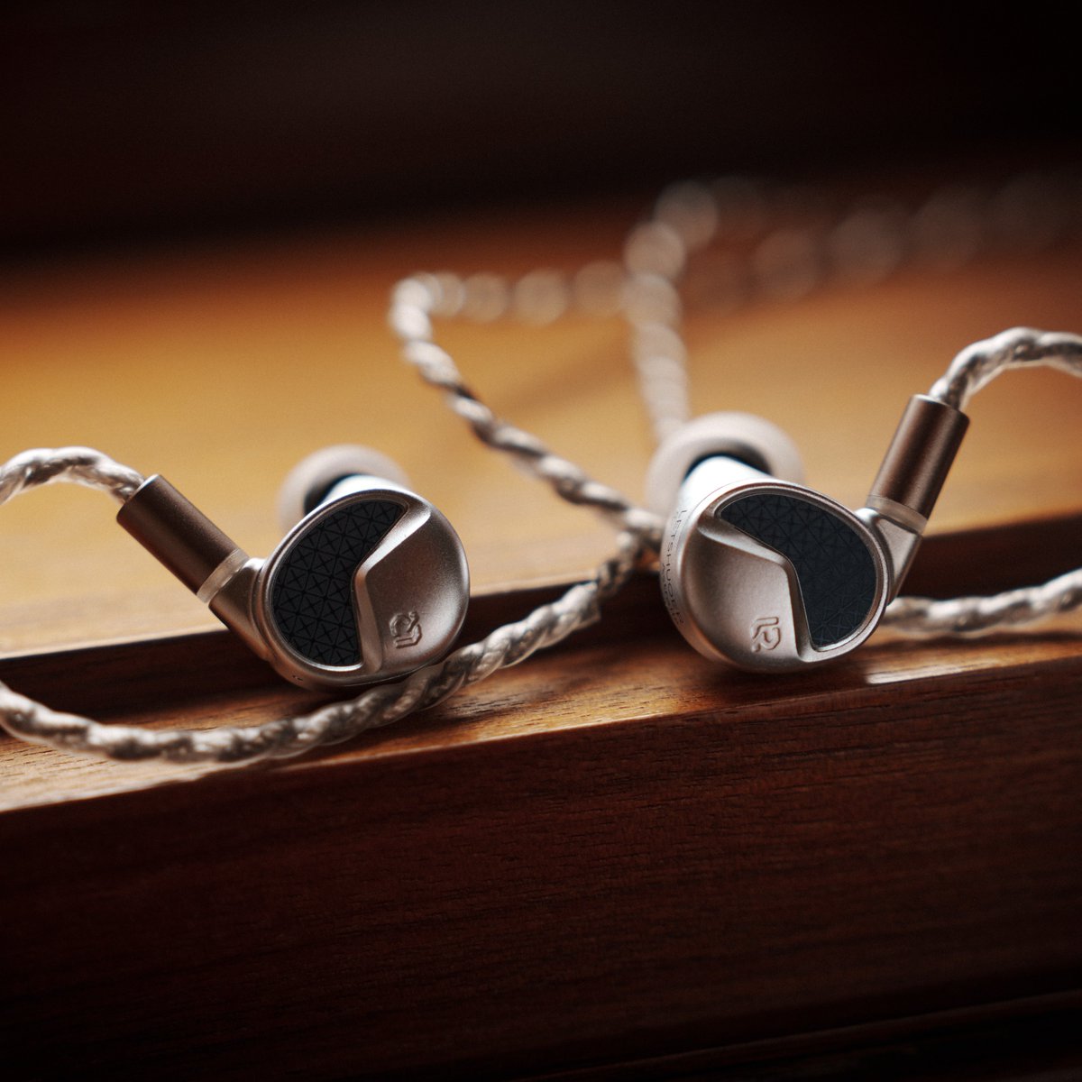 letshuoer's tweet image. Meet the Astralis—where style meets sound! 🎵
Perfect for chilling, commuting, or capturing your weekend moments.🎧
🔗 letshuoer.net/products/letsh…

#letshuoer #earphones #Astralis #hifiaudio #PlanarIEM #musiclovers #audiogear #ImmersiveSound