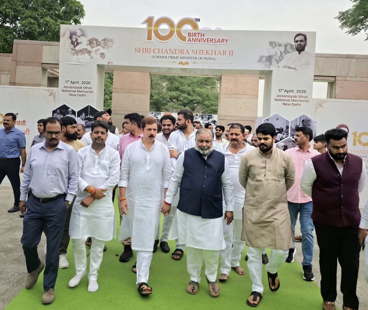 ashvaniofficial's tweet photo. आज नई दिल्ली के विजय घाट पर पूर्व प्रधानमंत्री युवा तुर्क चंद्रशेखर जी की जयंती पर श्रद्धांजलि अर्पित करते हुए, उनके संघर्षशील जीवन, सादगीपूर्ण व्यक्तित्व और जनसेवा के संकल्प को नमन किया। देश और समाज के प्रति उनका समर्पण हम सभी के लिए प्रेरणास्रोत है।
#BJYMBallia #AshvaniSingh https://t.co/DbN2KFdYdm