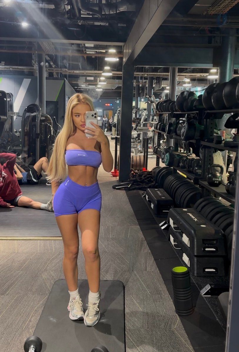 Belle Olivia tweet media