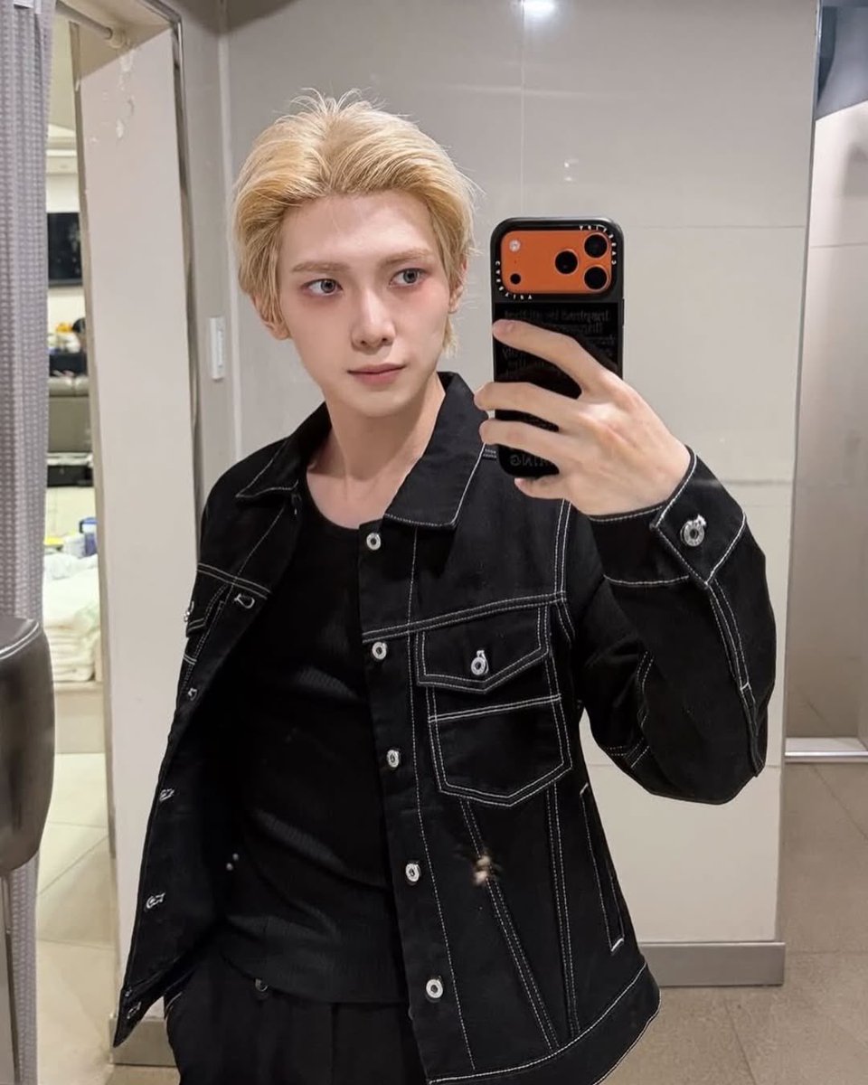 [ 260417 ]

MAINS (mainslondon) featured Yeosang wearing their denim jacket on their Instagram ❤️

🔗: instagram.com/p/DXOVuGajkX7/…

#YEOSANG #여상 #ヨサン #ATEEZ #에이티즈