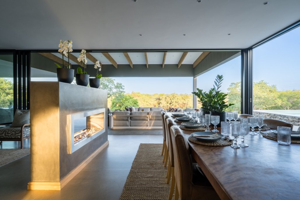 ldinteriorssa's tweet photo. Indoors &amp; outdoors, seamlessly connected 🌿
Designed by Benedictions by L&amp;D Interiors 🇿🇦🖤🤍
#InteriorDesign #IndoorOutdoorLiving https://t.co/LuTHIl9KXn