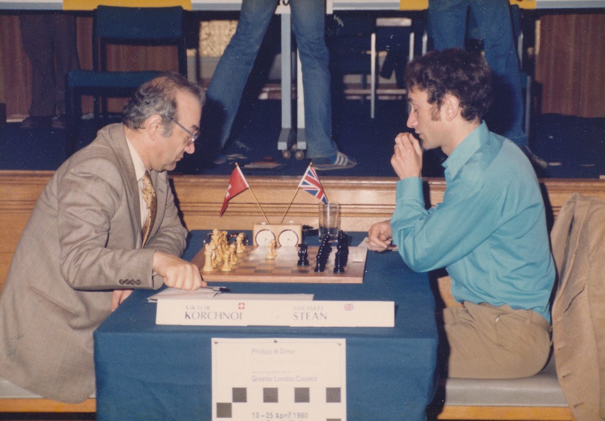 dgriffinchess's tweet image. On this day in 1980: Viktor Korchnoi (🇨🇭) faces Michael Stean (🏴󠁧󠁢󠁥󠁮󠁧󠁿) in the 7th round of the London (Phillips &amp;amp; Drew) International.
(📷: L. Grahn.) #chess