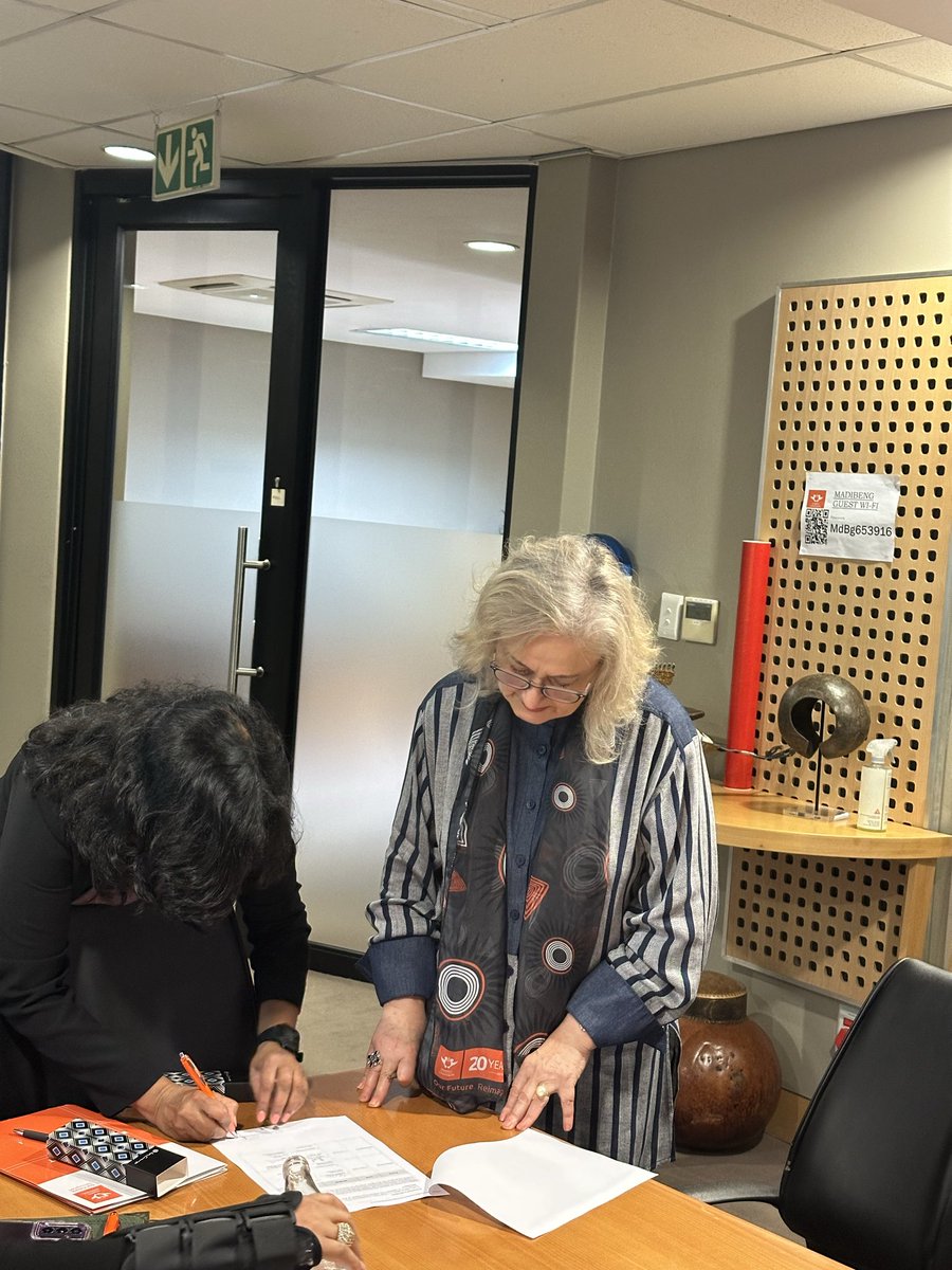 go2uj's tweet image. A proud moment as agreements are signed, marking the beginning of new opportunities for collaboration in social sciences, research, and student exchange. 🤝

#UJAllTheWay