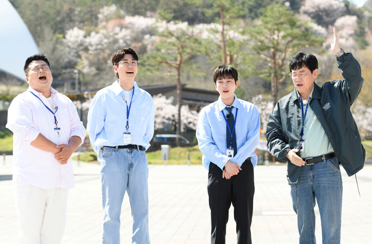 SBS_star's tweet image. “Lee Kyung-kyu·Young Tak·DIN DIN·Lee Won-il Head to Jinan to Revive an Abandoned Rest Stop; 'My Neighborhood's Golden Era' Premieres in August
👉 Read full story here : sbsstar.net/article/N10085…

#leekyungkyu #dindin #leewonil #youngtak #broadcast #SBSStar #KEntertainmentNews