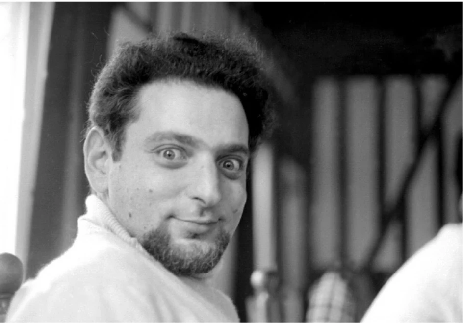 knbaraldi's tweet photo. La Biblioteca Nacional de Francia dedica una gran exposición a Georges Perec en otoño de 2026.

La exposición se estructura de forma original en torno a las vocales — A, E, I, O, U, Y —, cada una ofreciendo una puerta de entrada a su universo: A explora sus inicios y primeras obras, E juega con la ausencia en referencia a 'La disparition', I destaca las trabas del Oulipo, O se centra en lo cotidiano y los objetos, U está dedicado a 'La vida instrucciones de uso', Y se adentra en la dimensión íntima y memorial de su obra.

https://t.co/I91FnjxJPU