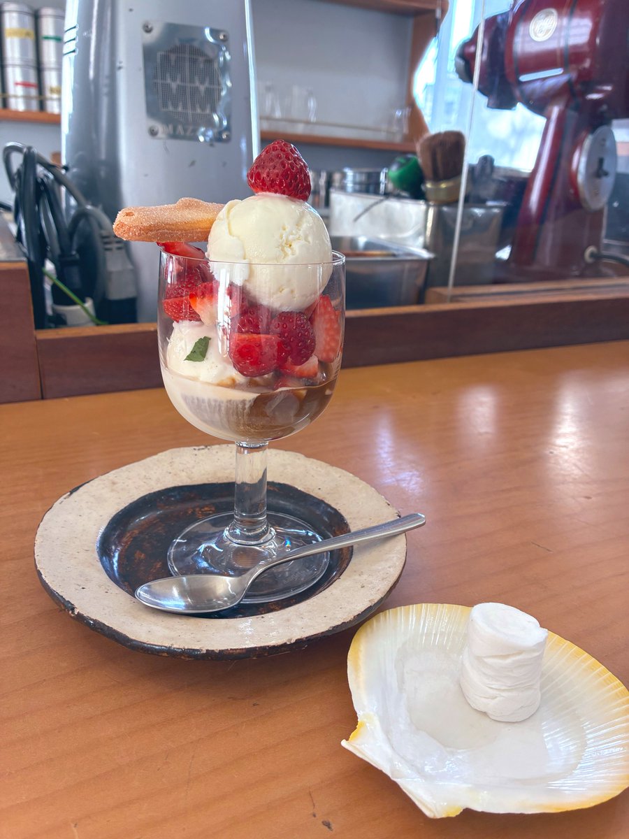 pyon_kimagure's tweet photo. いちごのパフェ
HOT COFFEE 中煎り コロンビア産

【KAFE工船】京都市上京区梶井町 https://t.co/3ce6kup5IR