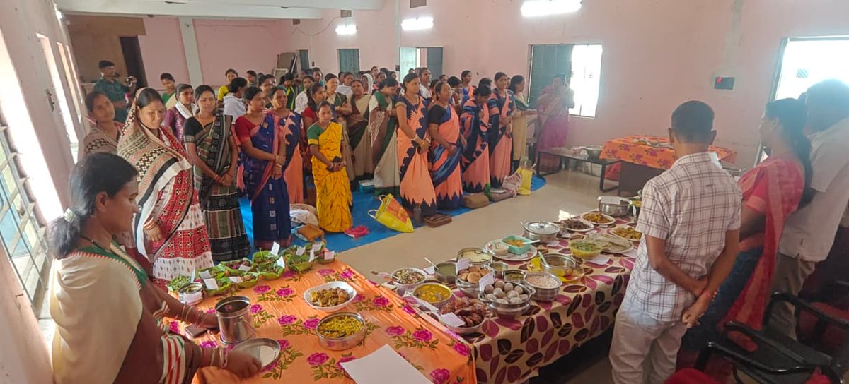 SubdegaS's tweet photo. ସବଡେ଼ଗା ବ୍ଲକ ରେ ଓଡ଼ିଆ ପକ୍ଷ ପାଳନ ଅବସର ରେ " ଆମ ରୁଚି ଆମ ଖାଦ୍ୟ " ଅନ୍ତର୍ଗତ ବିଭିନ୍ନ ପାରମ୍ପାରିକ ତଥା ସୁସ୍ୱାଦୁ ଖାଦ୍ୟାବ୍ୟଞ୍ଜନ ପରିବେଷଣ କରା ଯାଇ ଥିଲା \
#odiapakhya #administration #subdega #Sundargarh #Odisha @PRDeptOdisha @IPR_Odisha @CMO_Odisha @DMSundargarh @ZP_Sundargarh https://t.co/hTHwi2QiRf