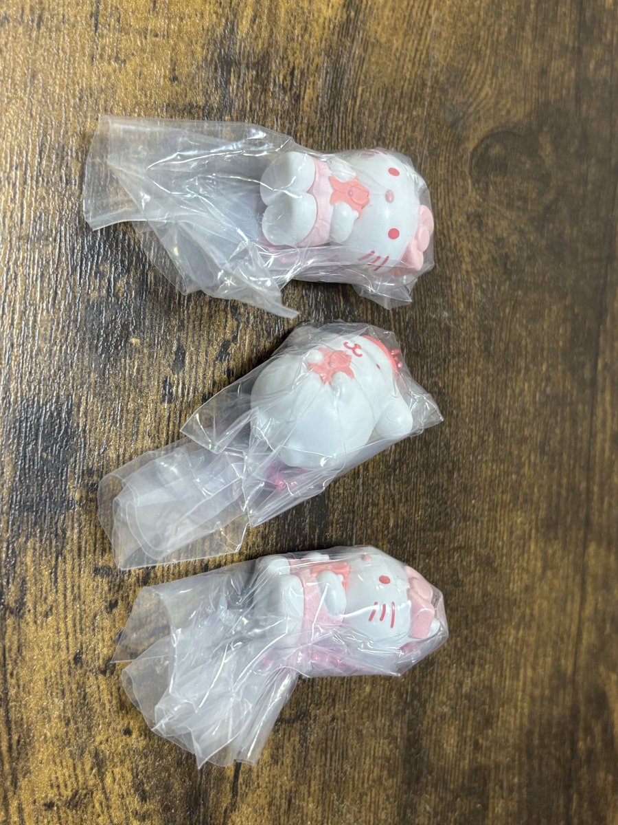 Dango_most's tweet photo. ガチャガチャ 交換
（譲）
サンリオキャラクターズ ワントーンマスコット〜
桜～
ハローキティx2
ポムポムプリンx1

（求）妖怪ウォッチめじるしアクセサリー どの種類でもOK、n:1でも可能です。

定価+送料

厳しいと思いますが可能な方は気軽にDMお願いいたします。 https://t.co/5zjL1UoO6u