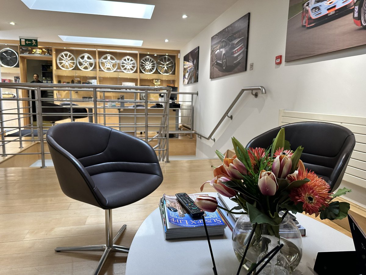 ParagonPorsche's tweet image. Paragon Today: #friday🔵

Date: Friday 17th April 2026
Weather: Sunny Spells    
Temp: High of 16ºC

#Paragon #Porsche #showroom #service