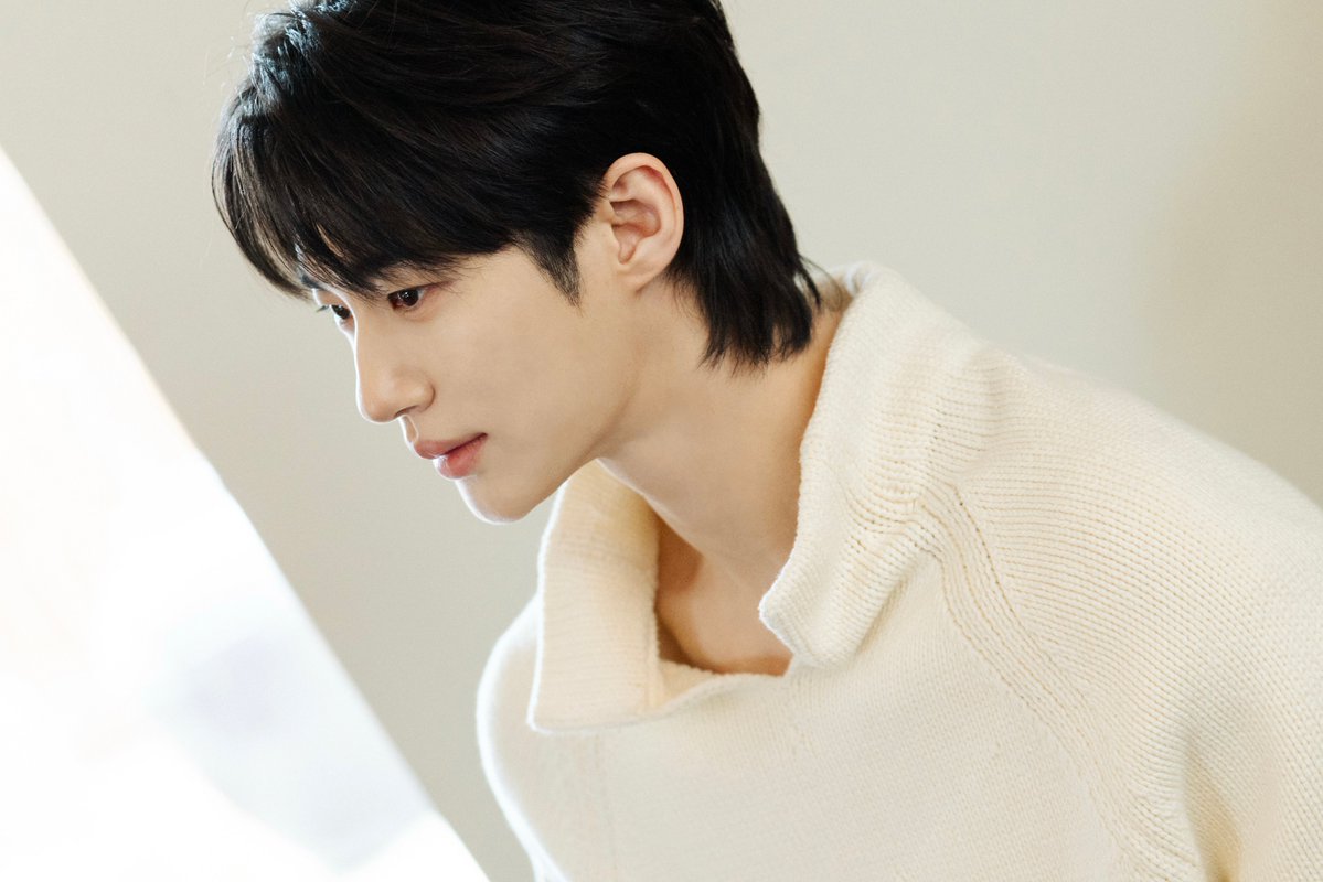 [📷]

🐶🫂
Disney+ shooting for contents
Behind Photo 📸

🔗 weverse.io/byeonwooseok/m…

#변우석 #ByeonWooSeok
#바로엔터테인먼트 #VAROentertainment